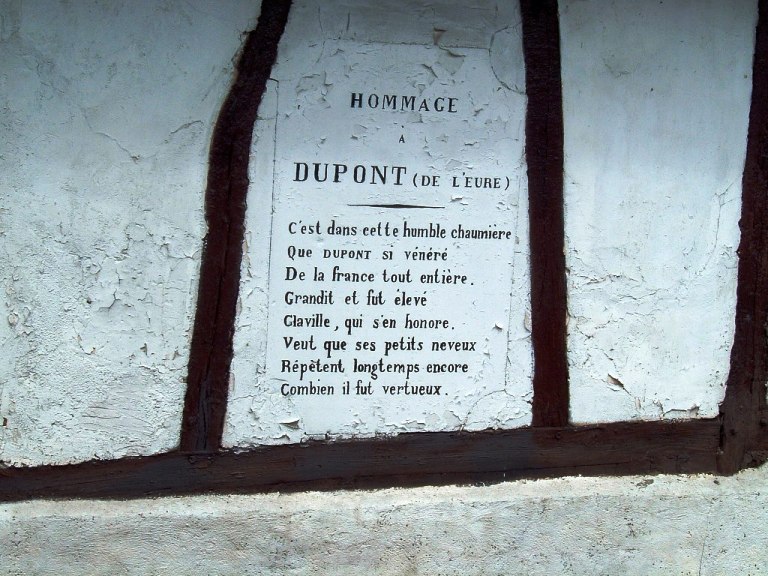 plaque sur la façade de la chaumière Dupont de l'Eure